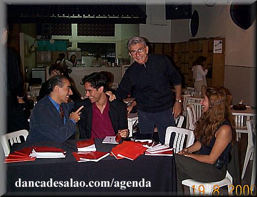 Livro de poesias sobre tango de Andr Sampaio, homenageando vrios profissionais da dana de salo, incluindo Maria Antonietta. O lanamento, que precedeu o baile Gafieira da Antonieta na E.D.S.Maria Antonieta, contou com um coquetel durante os autgrafos e finalizou com a apresentao de vrios danarinos de tango.