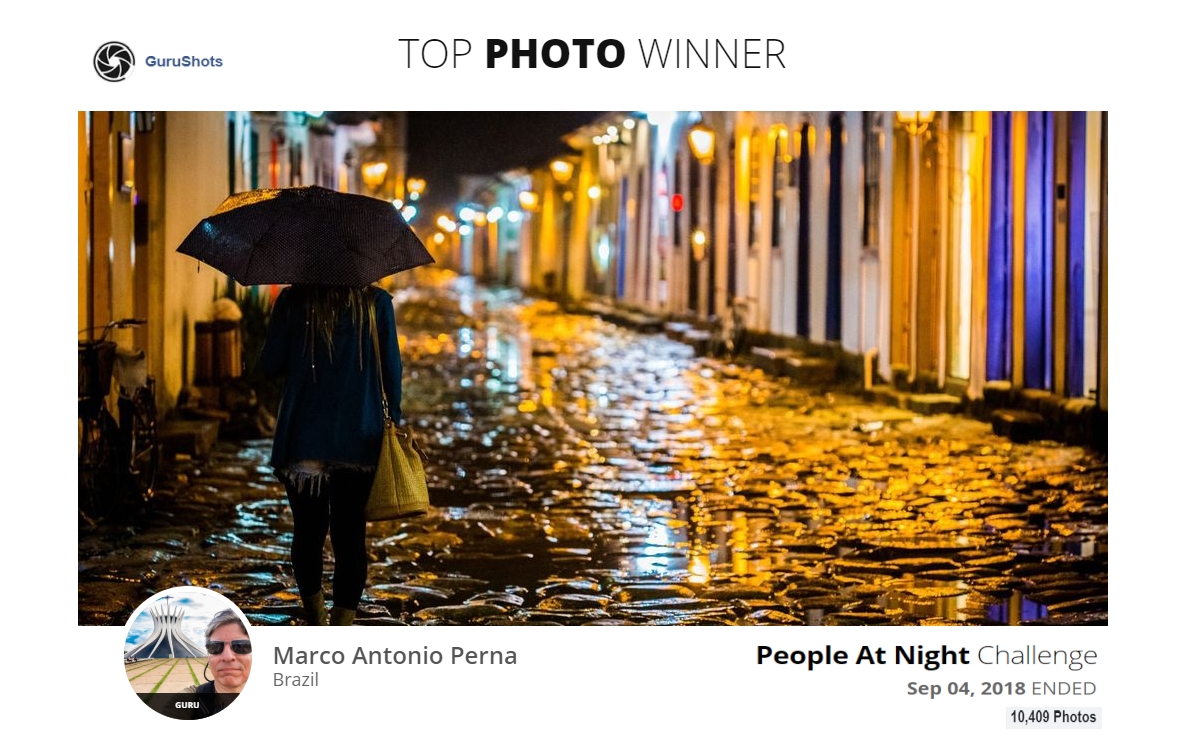 People at Night - Noite Chuvosa em Paraty